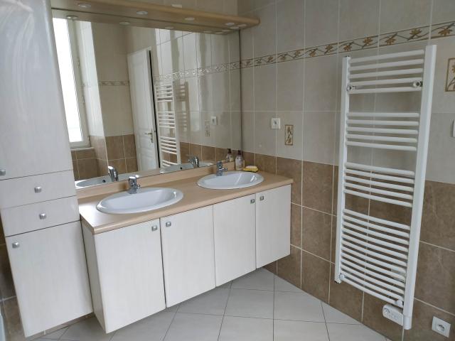 Location maison F7 Chirens - Photo 3