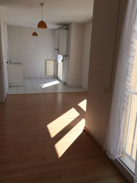 Location appartement T1 Chalons en Champagne - Photo 2