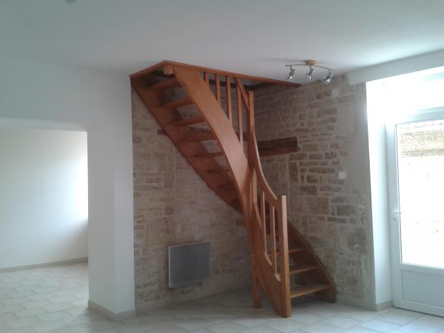 Location maison F6 Aigre - Photo 2