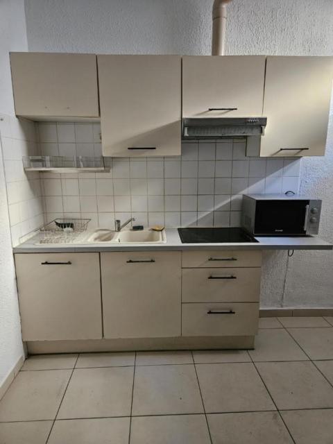 Location appartement T1 Marseille 06 - Photo 3
