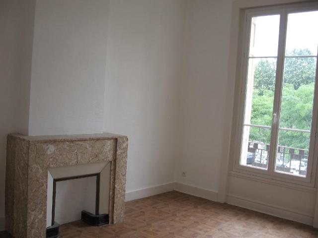 Location appartement T2 St Etienne - Photo 2