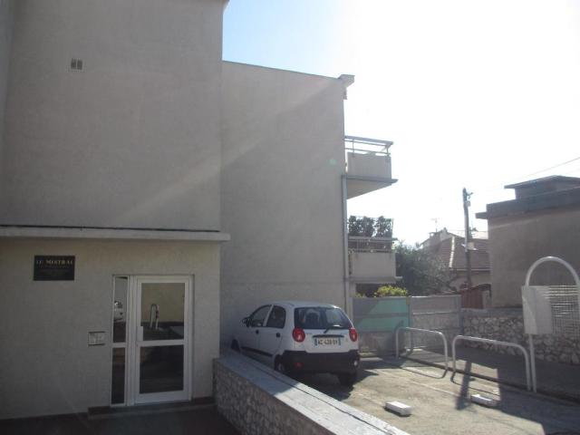 Location studio Marseille 08 - Photo 2