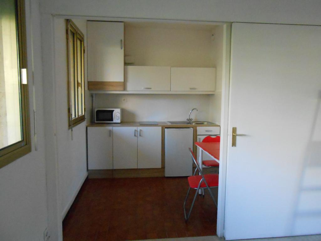 Location appartement T1 Marseille 08 - Photo 2