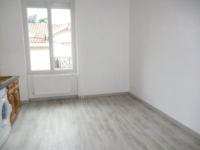 Location appartement T1 St Etienne - Photo 3