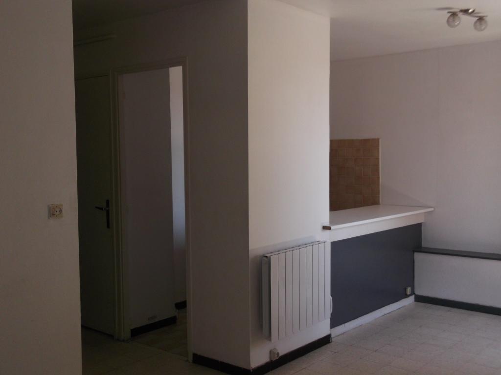 Location studio Marseille 05 - Photo 1