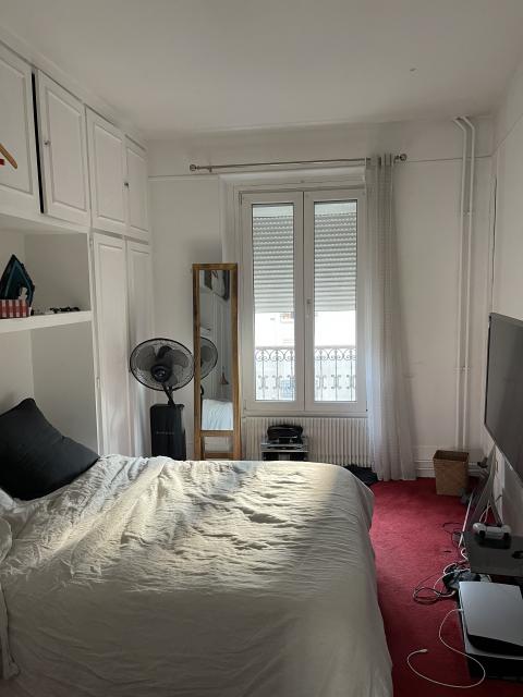 Location appartement T2 Paris 18 - Photo 1