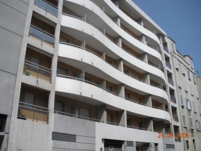 Location studio Marseille 05 - Photo 1