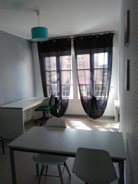 Location studio St Etienne - Photo 2