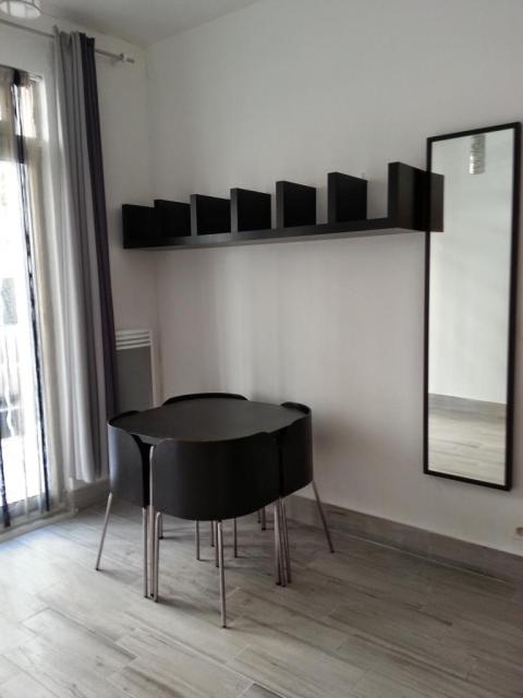 Location appartement T1 Marseille 08 - Photo 3