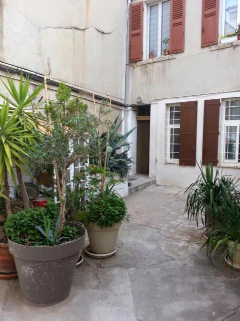 Location appartement T1 Marseille 08 - Photo 4