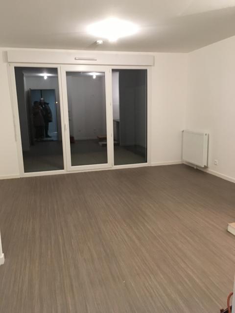 Location appartement T2 Jouy le Moutier - Photo 3
