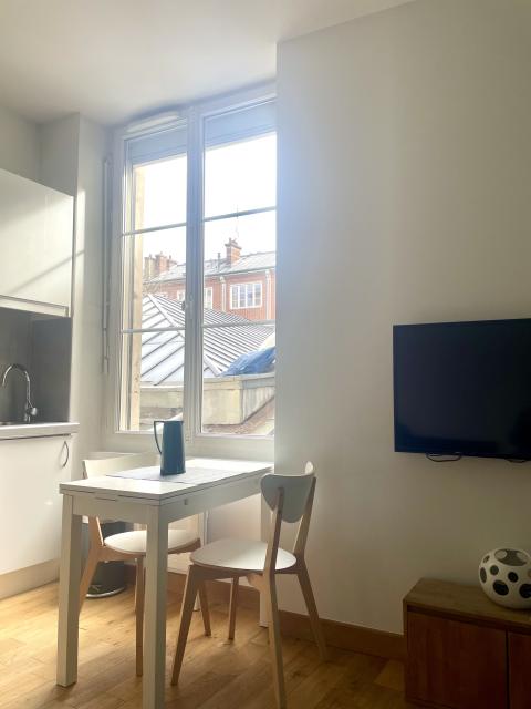 Location appartement T2 Paris 04 - Photo 1