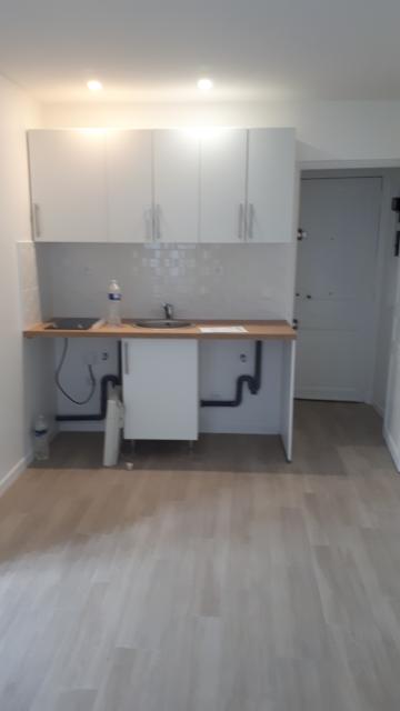 Location appartement T2 Paris 17 - Photo 1
