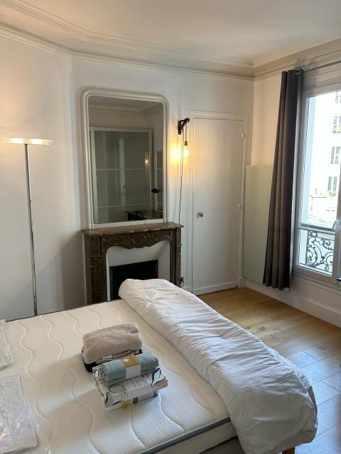 Location appartement T2 Paris 08 - Photo 4