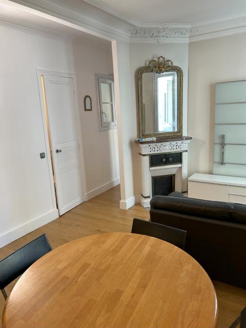 Location appartement T2 Paris 08 - Photo 8