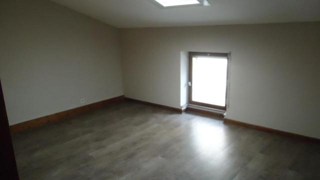 Location maison F5 Ruelle sur Touvre - Photo 3