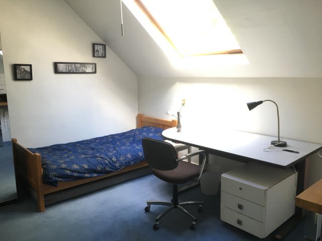 Location Chambre Meublee Avec Toilettes A Versailles 420 15 M