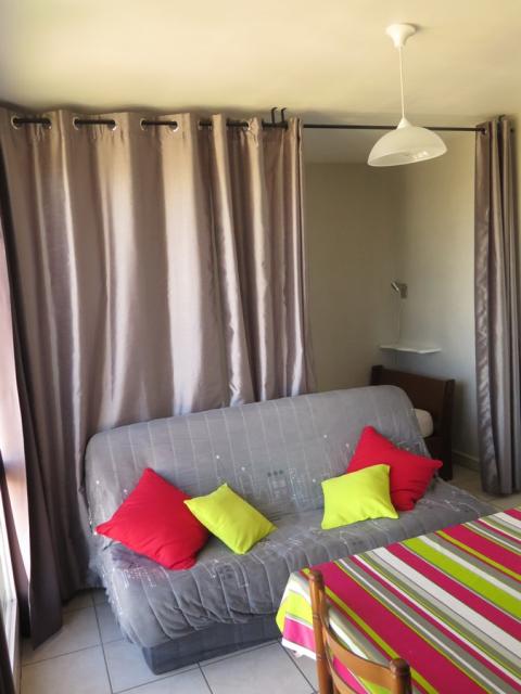 Location appartement T1 La Chapelle St Luc - Photo 3