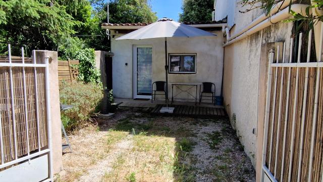 Location studio St Mitre les Remparts - Photo 9