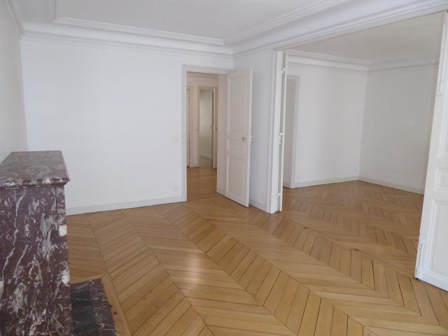 Location appartement T3 Paris 18 - Photo 1