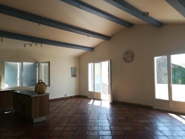 Location appartement T5 Aureille - Photo 2