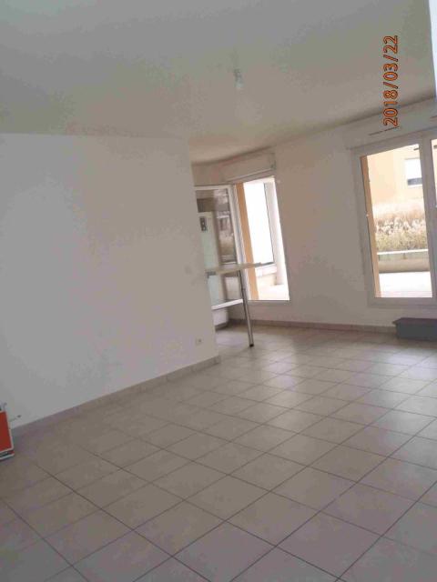 Location appartement T3 Decines Charpieu - Photo 2