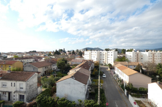 Location Appartement proche commerces à Ales - 420 € - 28 m²
