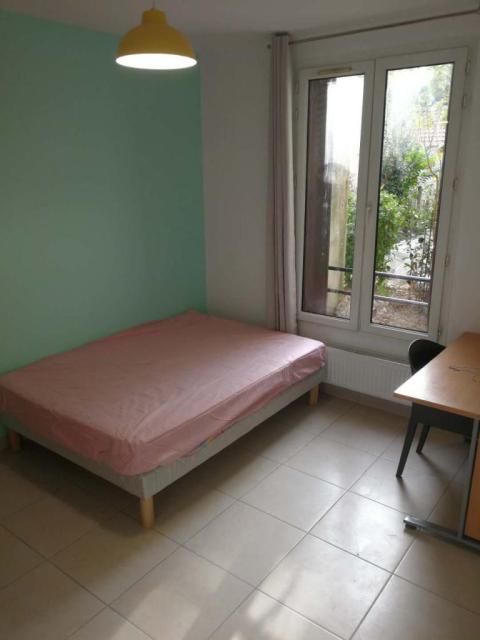 Location studio Vitry sur Seine - Photo 1
