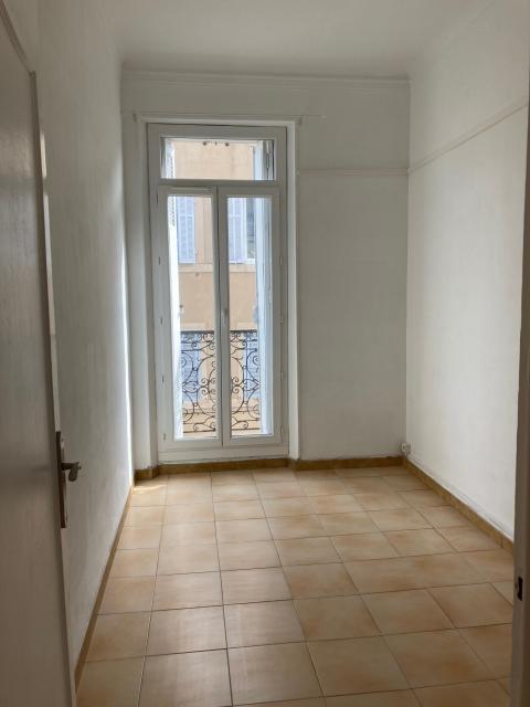 Location appartement T4 Marseille 01 - Photo 7
