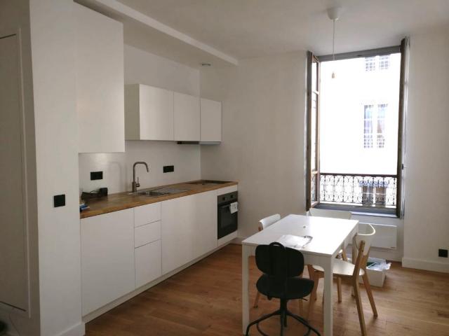 Location T2 Avec Cuisine Equipee Sur Lyon 07 885 Euros 37 M