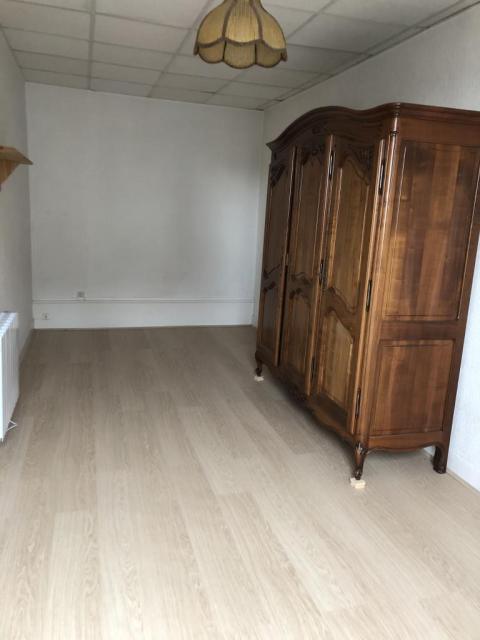 Location studio St Genest Lerpt - Photo 2