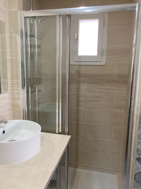 Location appartement T1 Paris 20 - Photo 2