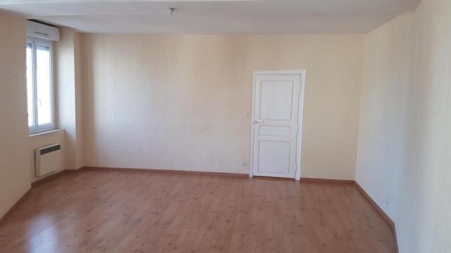Location appartement T3 Quelaines St Gault - Photo 2
