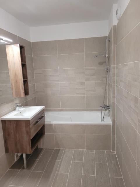 Location appartement T3 Marseille 08 - Photo 3