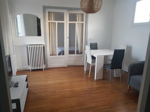 Location appartement T2 Paris 12 - Photo 1