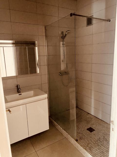 Location appartement T3 Marseille 08 - Photo 4