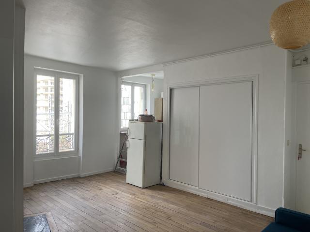 Location appartement T2 Paris 19 - Photo 1