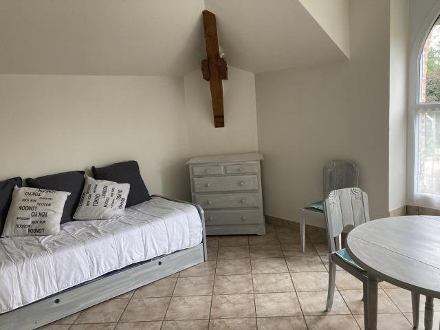 Location studio St Denis en Val - Photo 3
