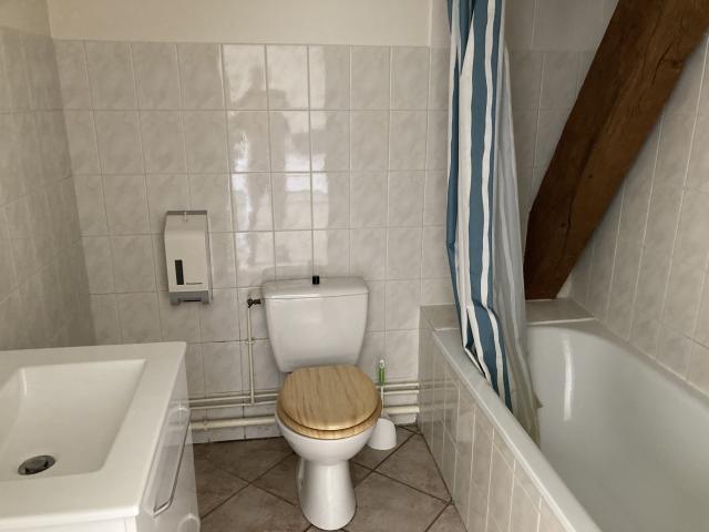 Location studio St Denis en Val - Photo 5