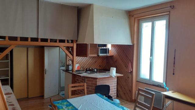 Location Studio meublé internet inclus à Ivry sur Seine  850 €  34 m²
