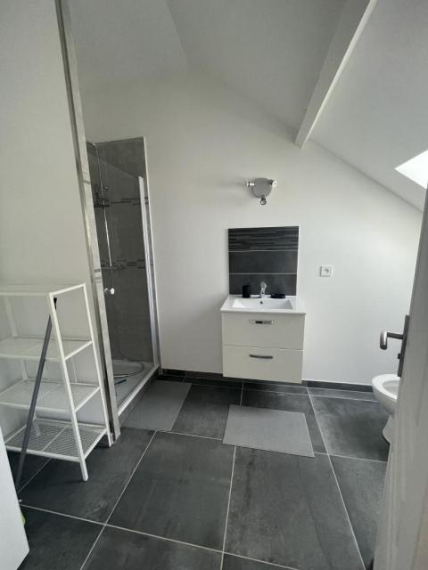 Location studio St Etienne du Rouvray - Photo 2