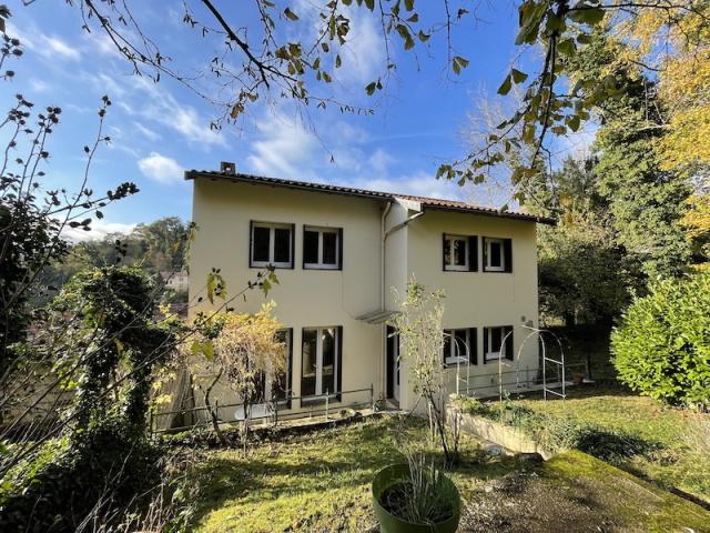 Location maison F7 Perigueux - Photo 1