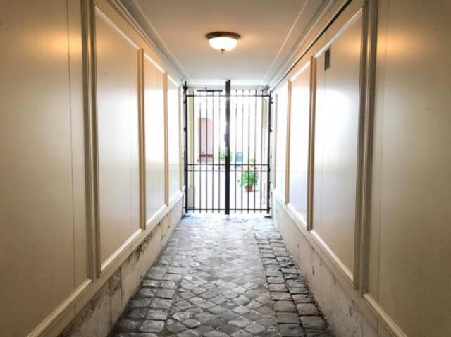Location appartement T4 Paris 08 - Photo 4