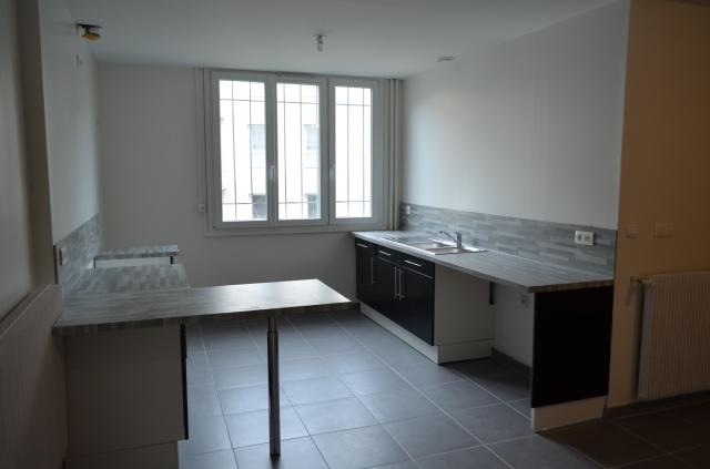 Location appartement T4 Le Chambon Feugerolles - Photo 3