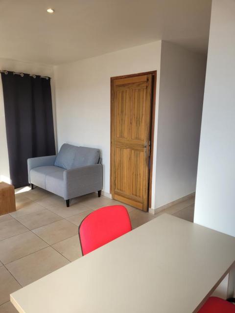 Location appartement T1 Castries - Photo 2
