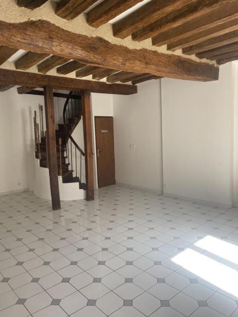 Location appartement T3 Villeneuve la Guyard - Photo 2