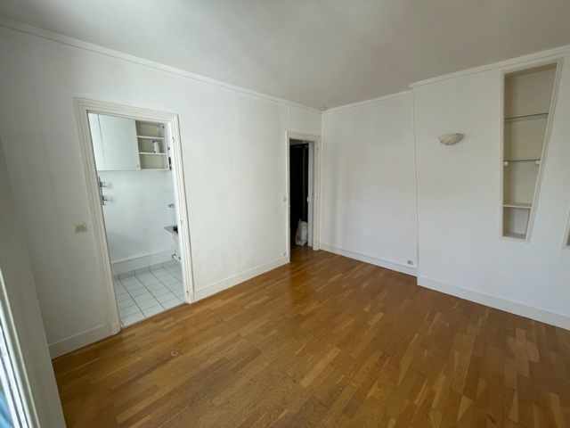 Location appartement T2 Paris 17 - Photo 1