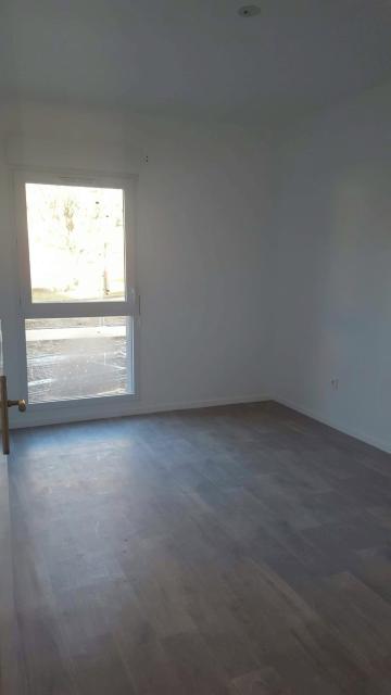 Location appartement T2 Jouy le Moutier - Photo 3