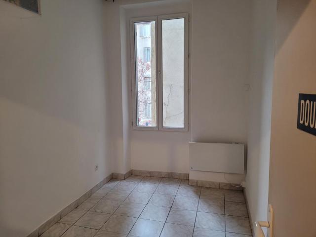 Location appartement T2 Marseille 01 - Photo 4