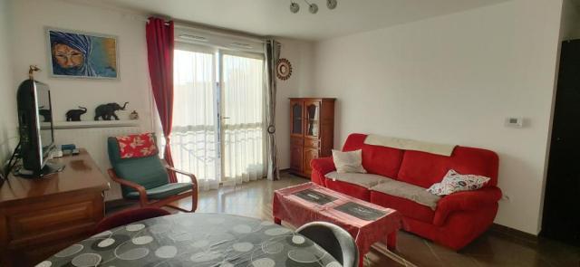Location appartement T3 Fontenay le Fleury - Photo 2